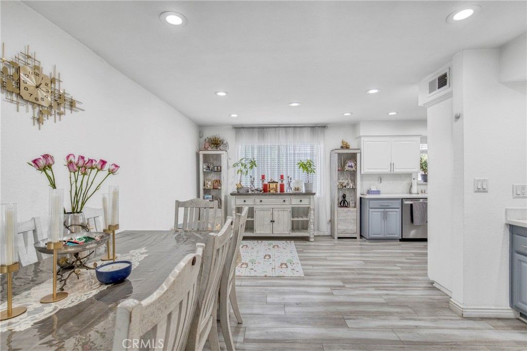 Image 21 of property listing at 9000 Vanalden, Northridge, CA 91324
