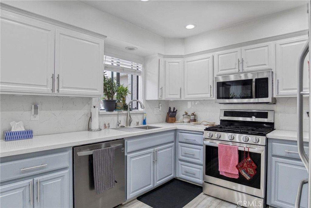 Image 5 of property listing at 9000 Vanalden, Northridge, CA 91324