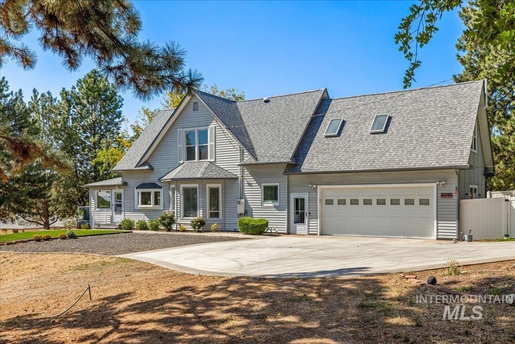 5611 W Hill Rd, Boise, ID 83703