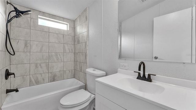 4910 ROLLINGLEN LOOP E, Lakeland, FL 33810