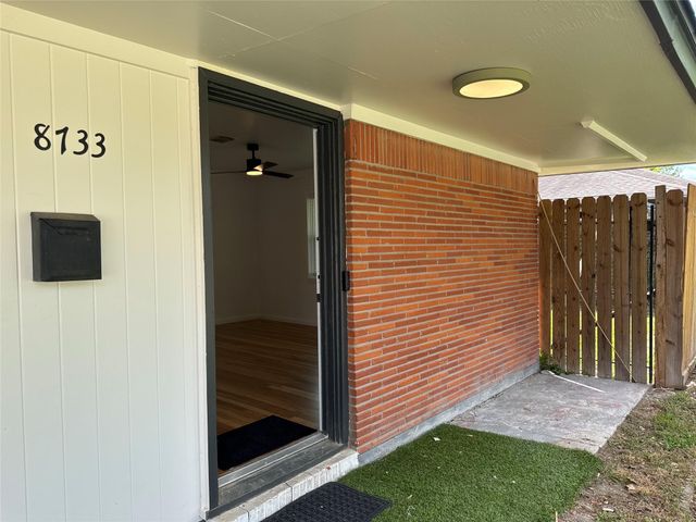 8733 Lugary Drive, Houston, TX 77074