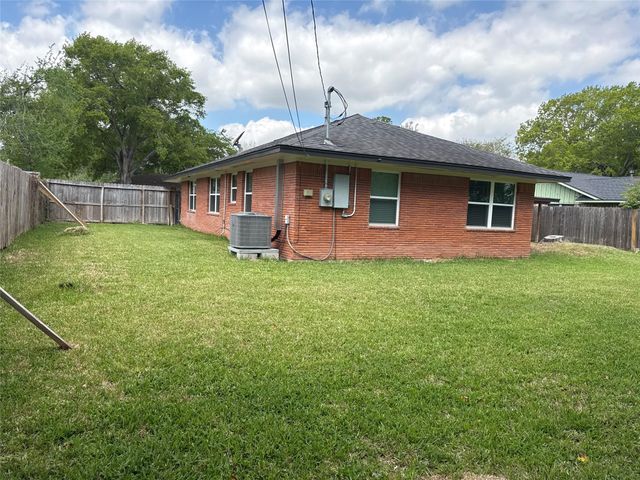 8733 Lugary Drive, Houston, TX 77074