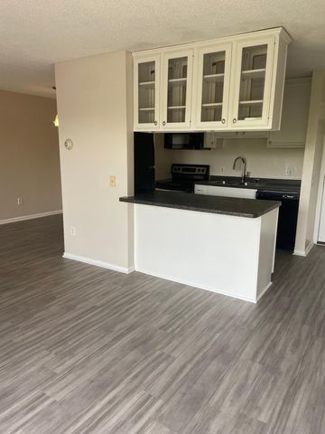 4110 Rahn Road 323, Eagan, MN 55122