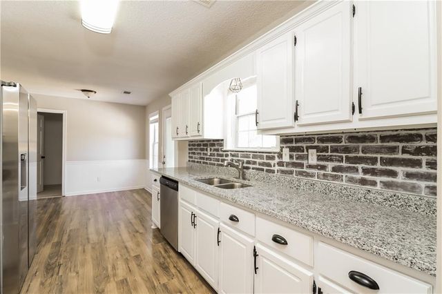 171 Country Meadows Court, Mcdonough, GA 30252