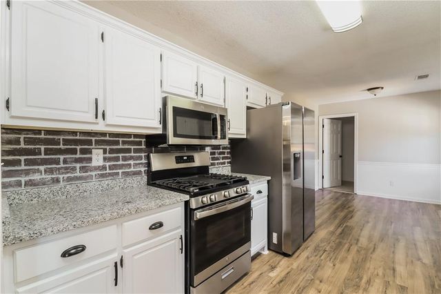 171 Country Meadows Court, Mcdonough, GA 30252
