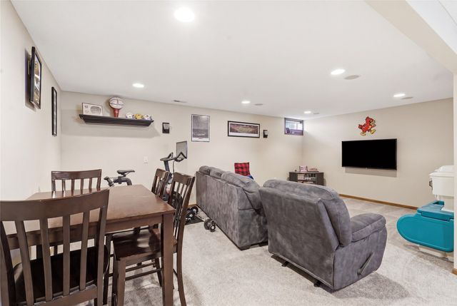 2504 NW Heritage Avenue, Ankeny, IA 50023