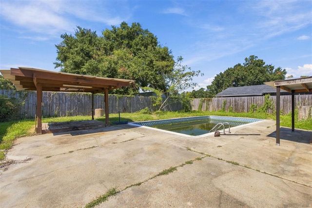 330 Arlington Drive, Lake Charles, LA 70605