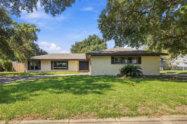 330 Arlington Drive, Lake Charles, LA 70605