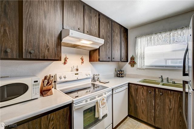 4130 Royalhill Avenue, Las Vegas, NV 89121