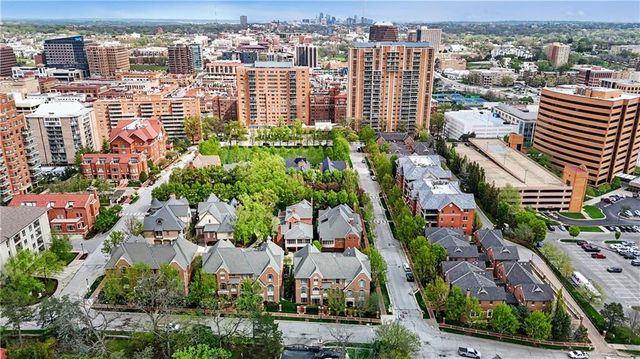 202 W 50th Street, Kansas City, MO 64112