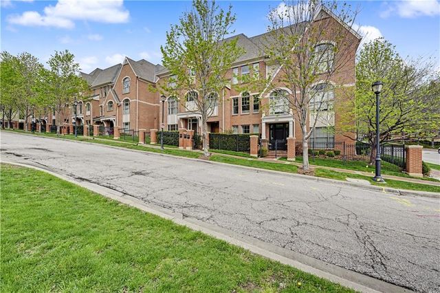 202 W 50th Street, Kansas City, MO 64112