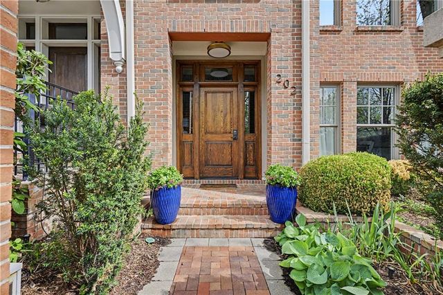 202 W 50th Street, Kansas City, MO 64112