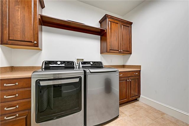 202 W 50th Street, Kansas City, MO 64112