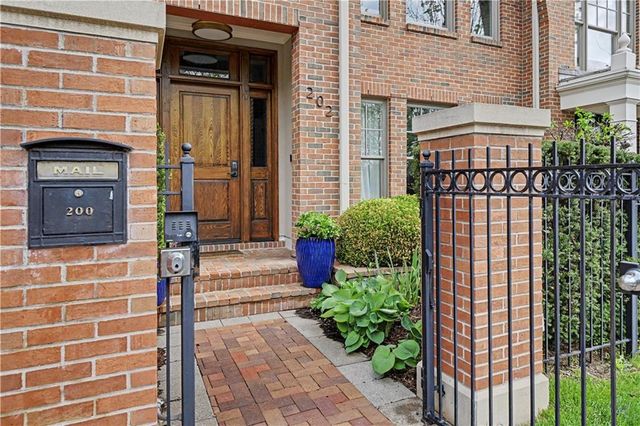 202 W 50th Street, Kansas City, MO 64112