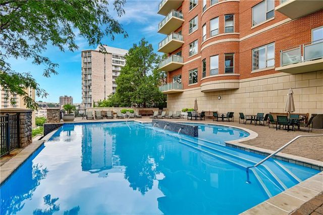 202 W 50th Street, Kansas City, MO 64112