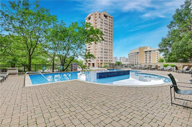 202 W 50th Street, Kansas City, MO 64112