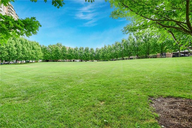 202 W 50th Street, Kansas City, MO 64112