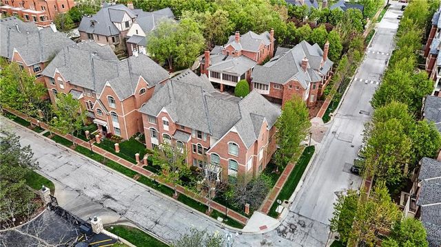202 W 50th Street, Kansas City, MO 64112