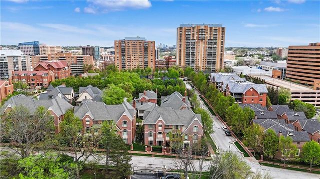 202 W 50th Street, Kansas City, MO 64112