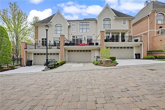 202 W 50th Street, Kansas City, MO 64112