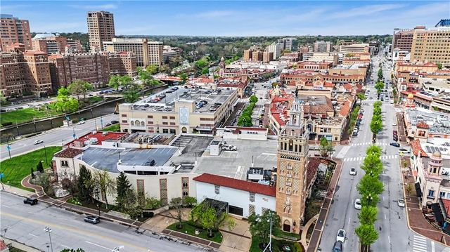 202 W 50th Street, Kansas City, MO 64112