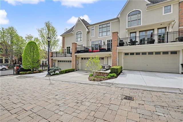 202 W 50th Street, Kansas City, MO 64112