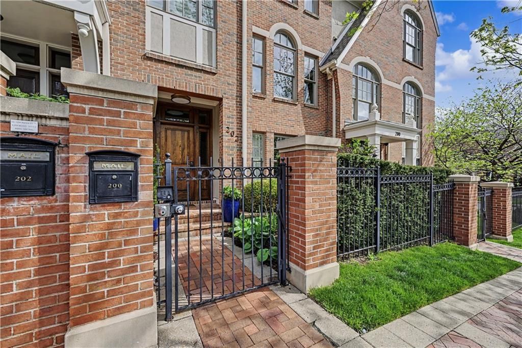 202 W 50th Street, Kansas City, MO 64112