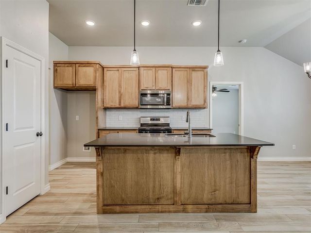371 Park Lane, Harrah, OK 73045