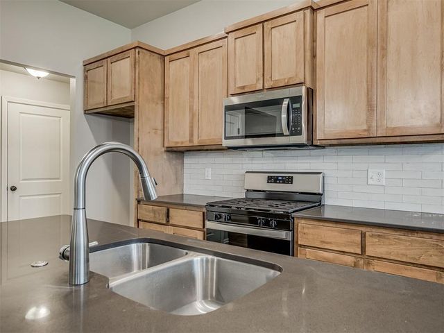 371 Park Lane, Harrah, OK 73045