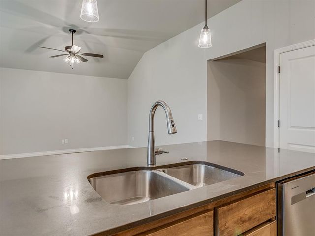 371 Park Lane, Harrah, OK 73045