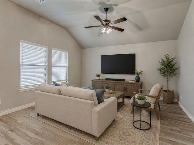 371 Park Lane, Harrah, OK 73045