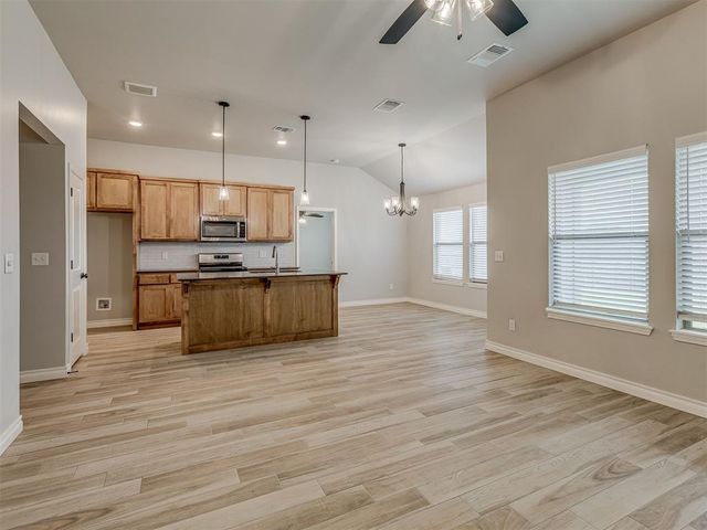 371 Park Lane, Harrah, OK 73045