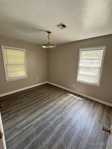 1833 MIDWAY Street, Montgomery, AL 36110