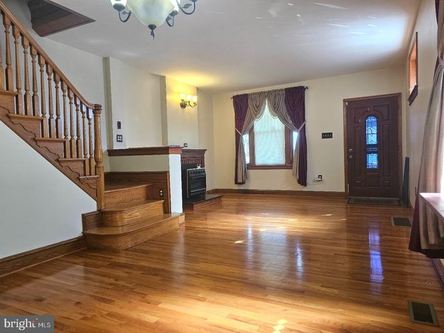 424 FANSHAWE ST, Philadelphia, PA 19111