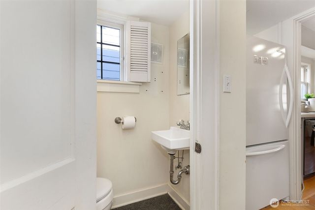 710 10 Avenue E, Seattle, WA 98102