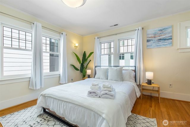 710 10 Avenue E, Seattle, WA 98102
