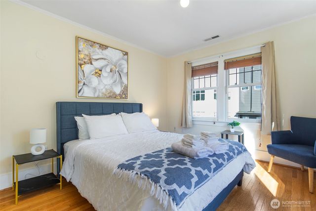 710 10 Avenue E, Seattle, WA 98102
