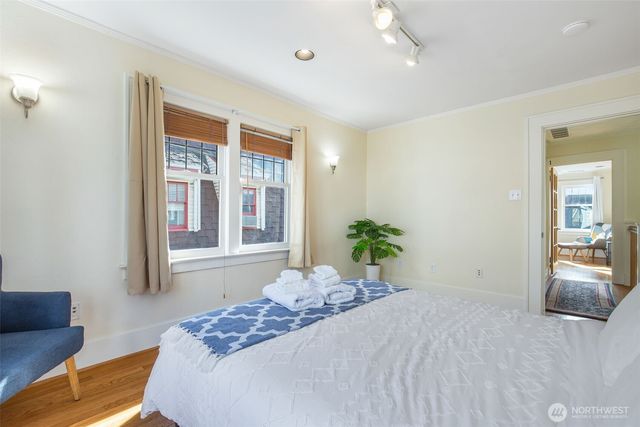 710 10 Avenue E, Seattle, WA 98102