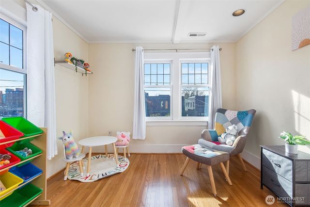 710 10 Avenue E, Seattle, WA 98102