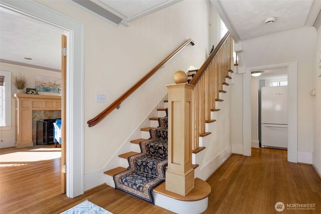 710 10 Avenue E, Seattle, WA 98102