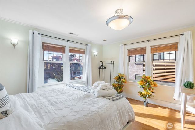 710 10 Avenue E, Seattle, WA 98102