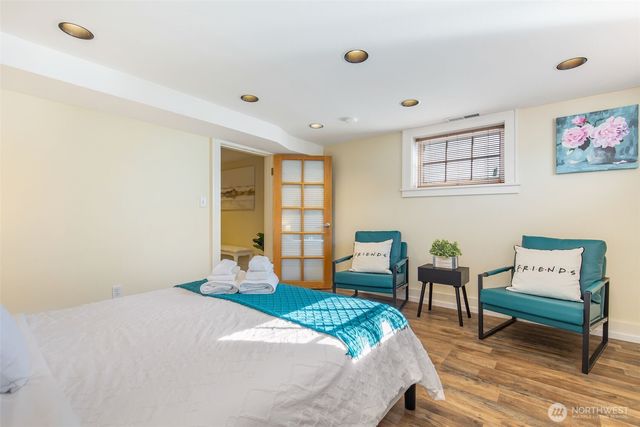 710 10 Avenue E, Seattle, WA 98102