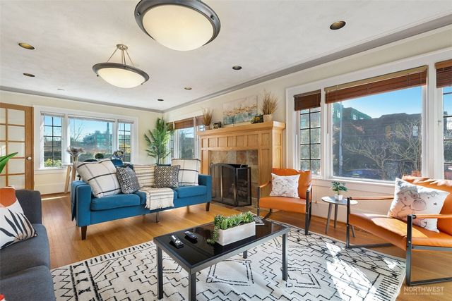 710 10 Avenue E, Seattle, WA 98102