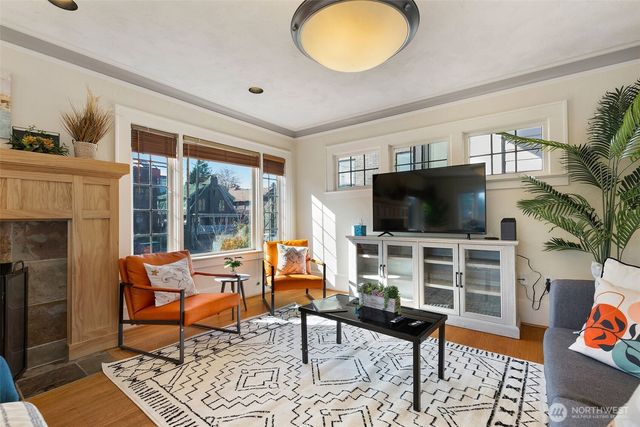 710 10 Avenue E, Seattle, WA 98102