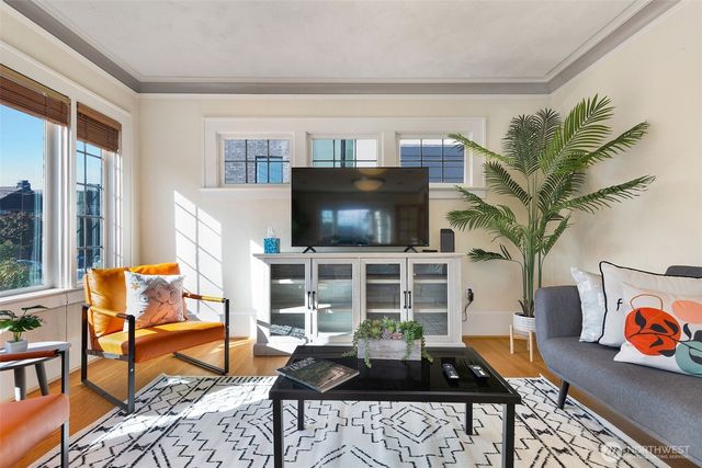710 10 Avenue E, Seattle, WA 98102