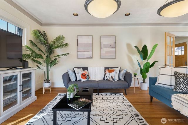 710 10 Avenue E, Seattle, WA 98102