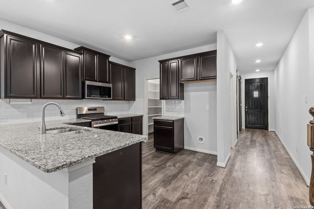 9534 Novacek, San Antonio, TX 78254