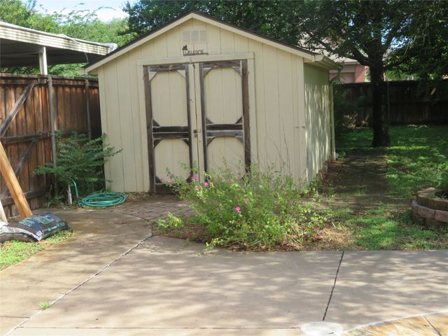 1501 Mountain Laurel Lane, Desoto, TX 75115