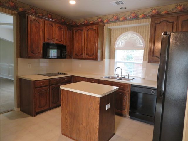 1501 Mountain Laurel Lane, Desoto, TX 75115