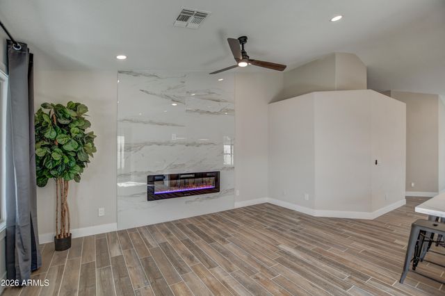 8213 W RUE DE LAMOUR Avenue, Peoria, AZ 85381